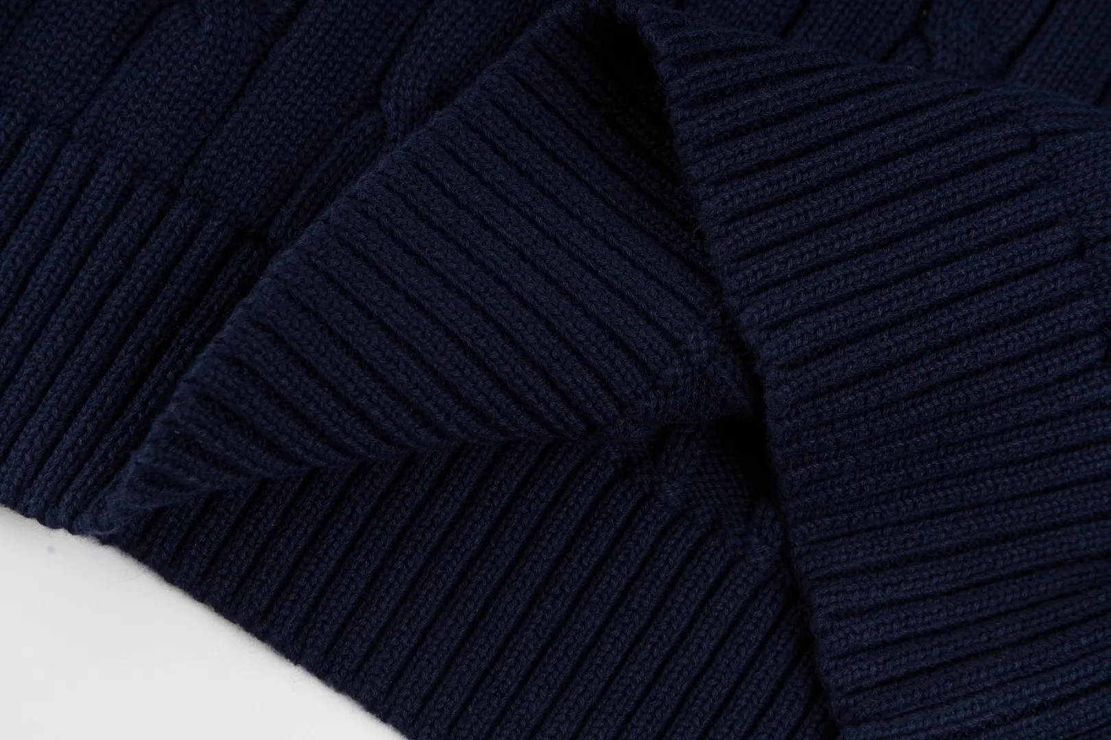 P210 #R90 RALPH LAUREN Thirteen colors of Ralph Lauren classic small label embroidery V-neck pullover cable cardigan sweater women's top, high-density LOGO embroidery on the chest, original customization of tag accessories. Made of pure cotton yarn, pure cotton is skin-friendly and comfortable, small label war horse embroidered twist button V-neck sweater🐎High quality, follow the blogger to learn how to wear it! Let’s buy a Ralph Lauren cable sweater. It’s a super hard-to-find series after it became popular. It’s hard to find one on the official website. It’s simple and practical to wear, with a lazy and loose feel. The thickened fabric has more texture, feels soft and delicate, and has a loose fit. Whether worn alone or layered, you can wear different styles of fashion with just one piece!   Size： Sleeve length: 60/61/62/63
